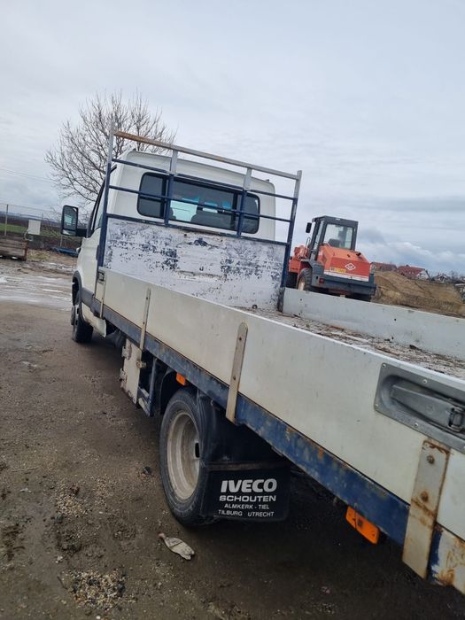 Vand sau schimb autoturismele din imagine
