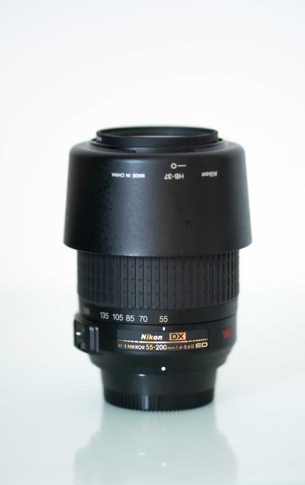 Obiectiv Nikon 55-200mm AF-S DX ED VR Rosu