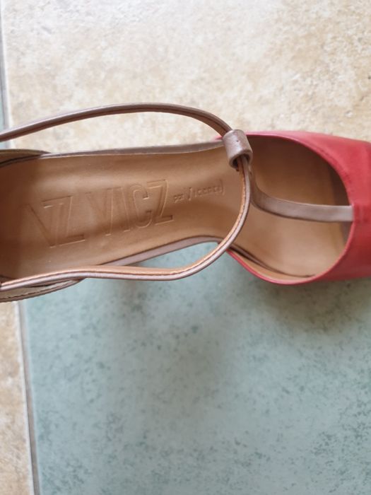 Женская обувь, кожа