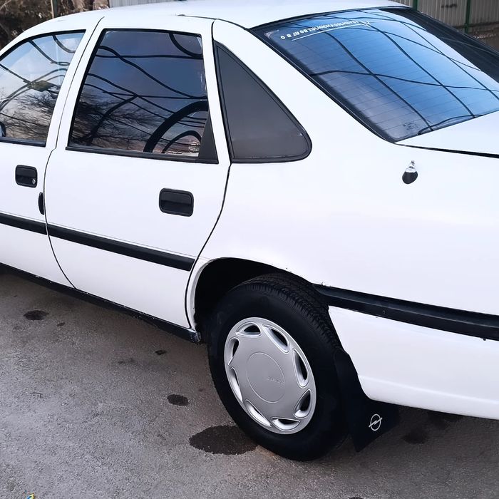 Opel vectra 1994 yil 1.8 divigatel yoqilgʻi gaz benzin 100 tali metan