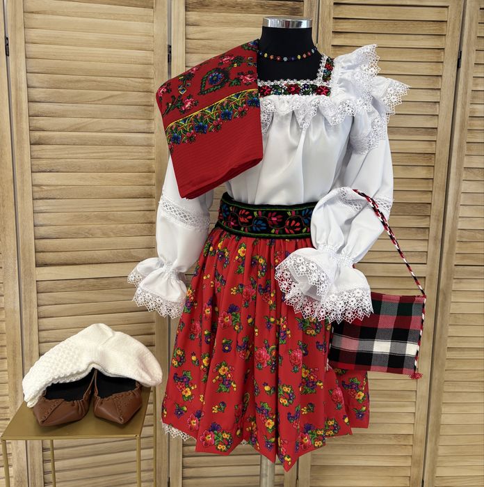 Costum traditional de Maramures pentru femei autentic
