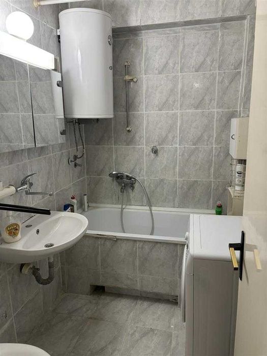 Дава се под наем Тристаен апартамент в Пловдив, Център - 76 кв.м за 377.4 € - Снимка #5