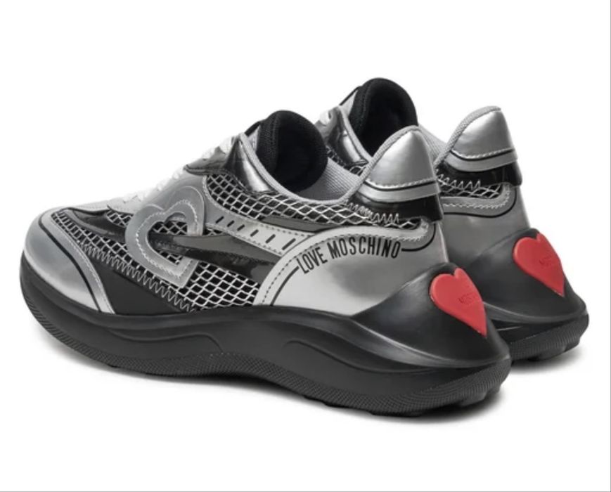 Маратонки love moschino