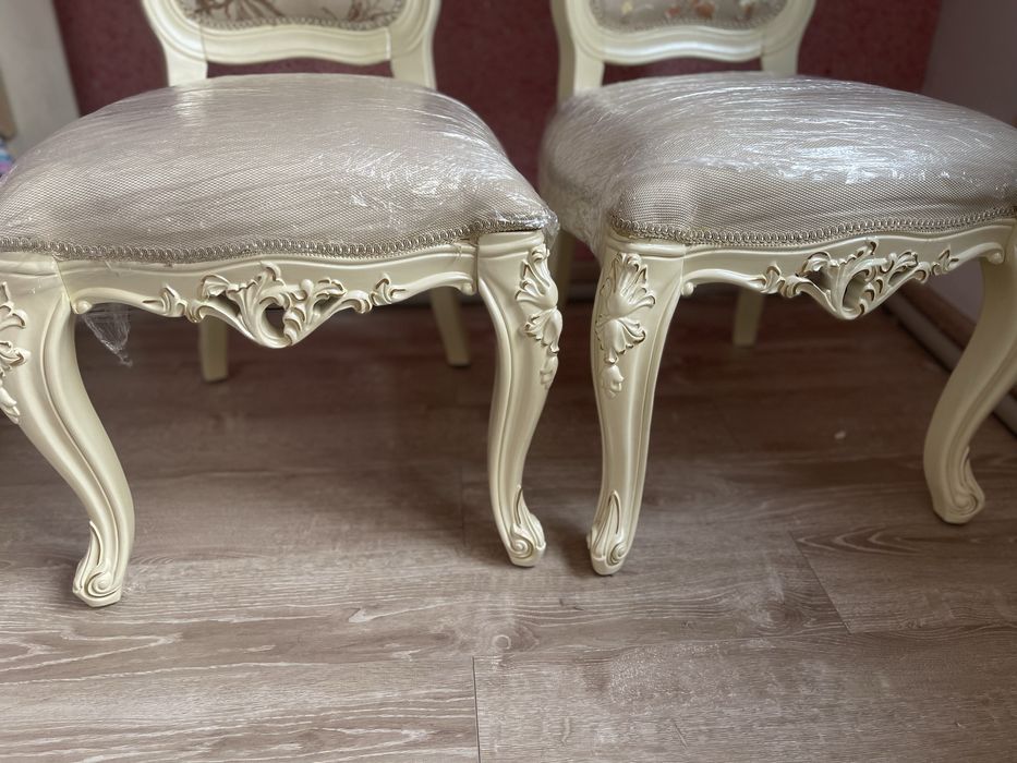 12 стульев. Массивный , деревянный