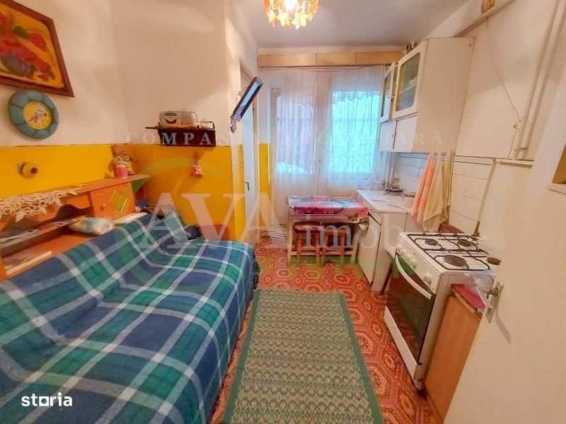 Apartament 3 decomandate, parter, 2 bai, zona Cornisa