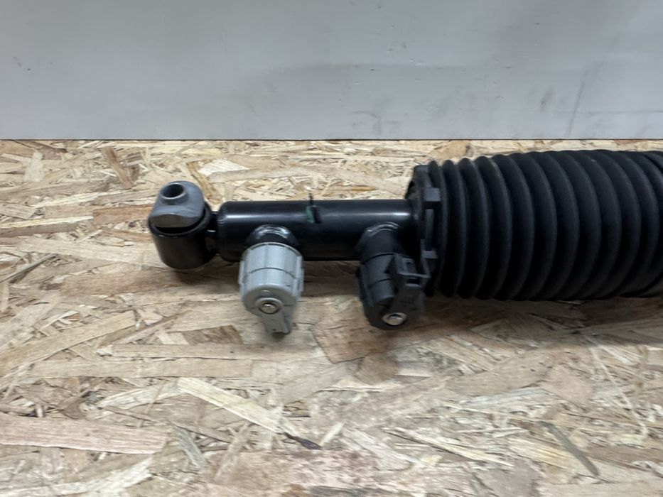 Amortizor / Perna aer bmw G70 i7 stanga fata 2023-2026