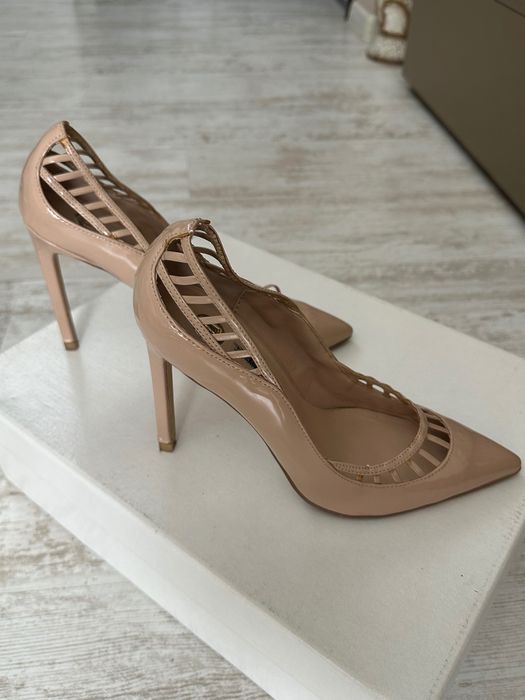 Бежови обувки River Island