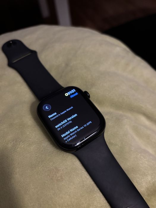 Apple Watch Series 10 GPS + Cellular (eSIM).