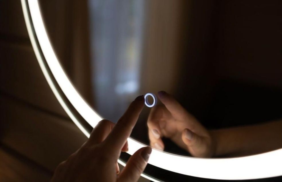 Зеркало настенное 70×70