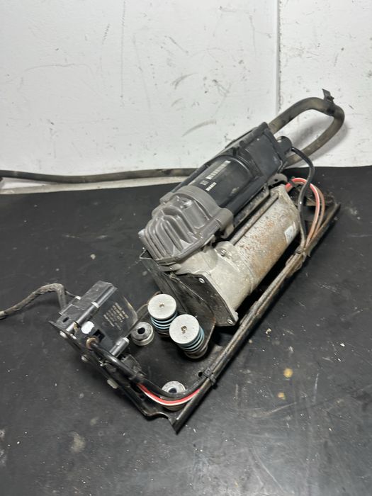Compresor perne aer BMW Seria 5 F11 Seria 5 GT F07 | 6875176