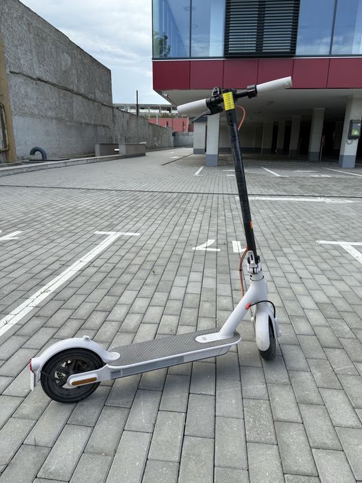 Xiaomi Mi 3 scooter