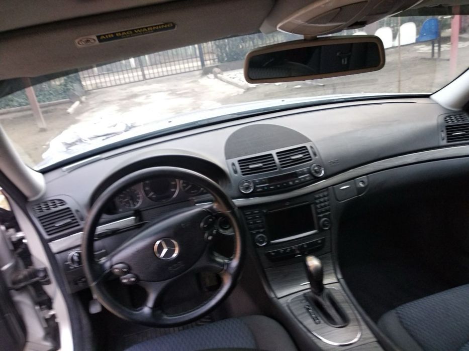 Продаю свою машину Mercedes-Benz W211