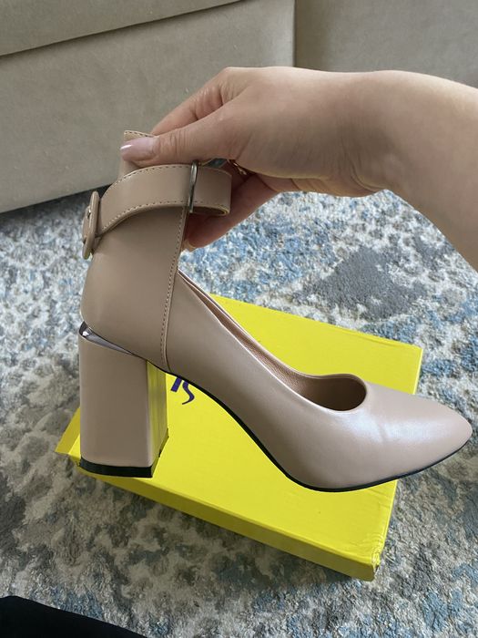 Продам туфли на каблуке