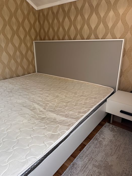 Продам Спальный гарнитур с матрасом