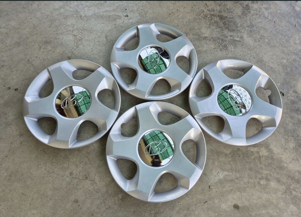 Două seturi de capace originale Hyundai R15 5x114,3 - 52960/3A700