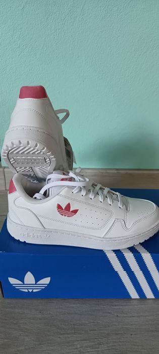 Дамски маратонки Адидас бели