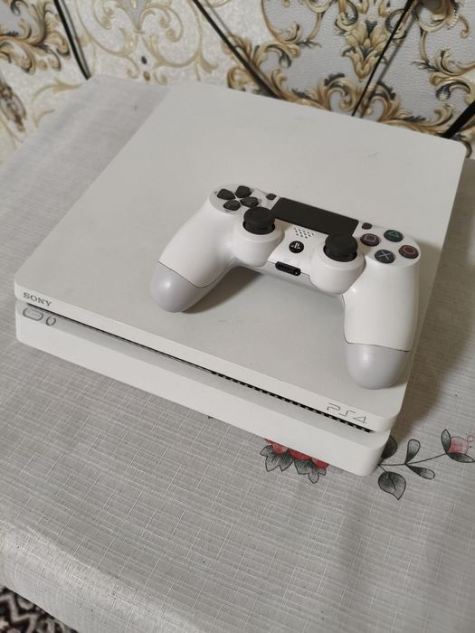 PlayStation.4 slim
