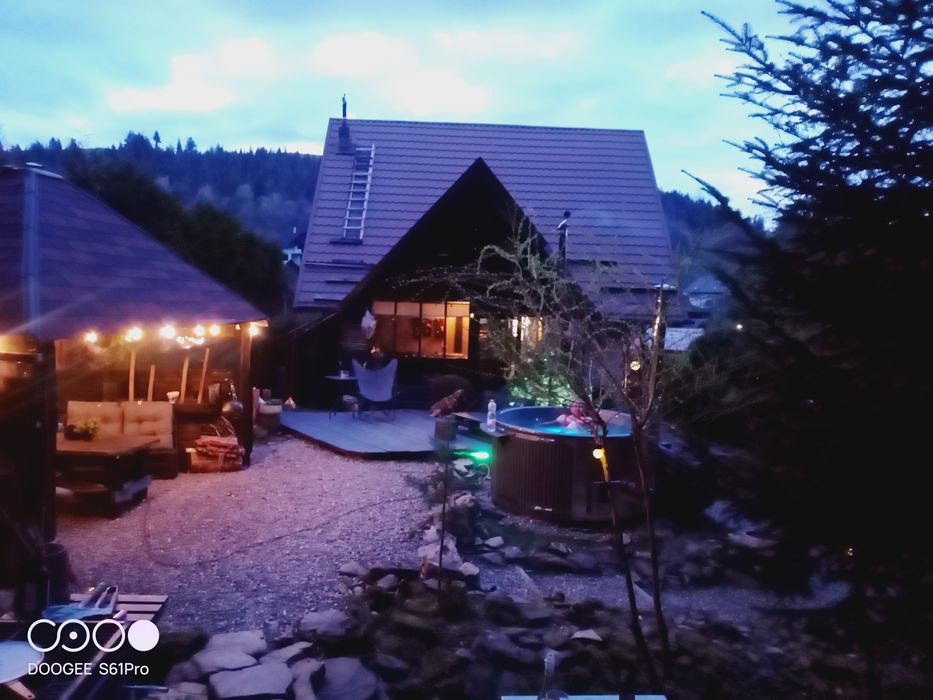 Cabana , chalet cu ciubăr,Bucovina,Humor.Nu ai vecini.