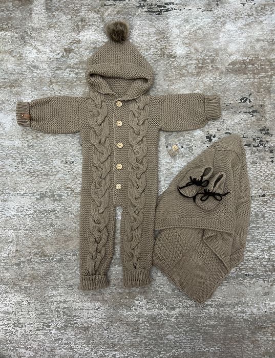 Комбинезон, пинетки, плед вязанные