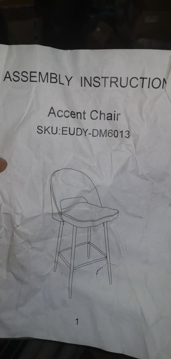 Два щъркела, бар столове Amore. черни крака със седалка от бял плюш