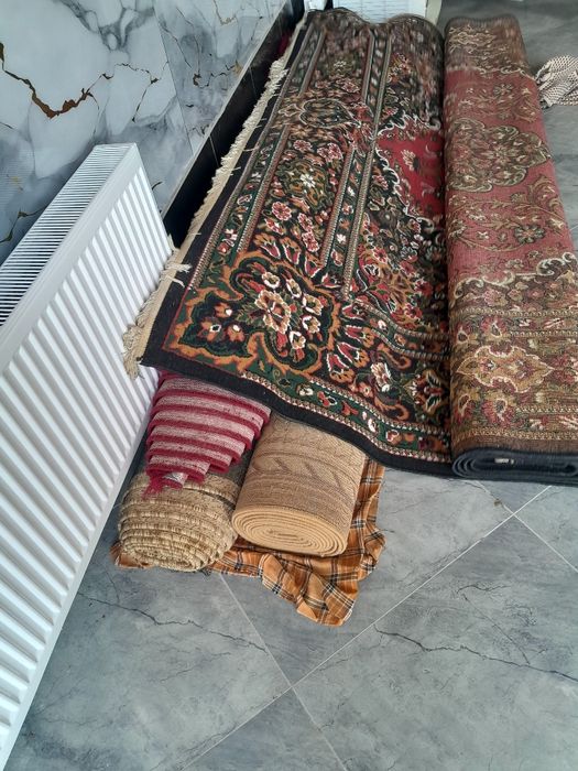 Ковры новые 4штуки 2 красных 2 бежевых