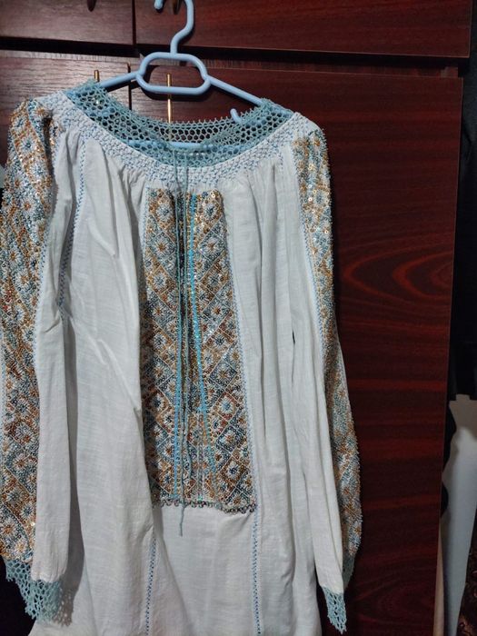 Camasi traditionale cu paiete,margele