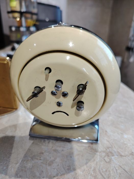 Два ретро часовника