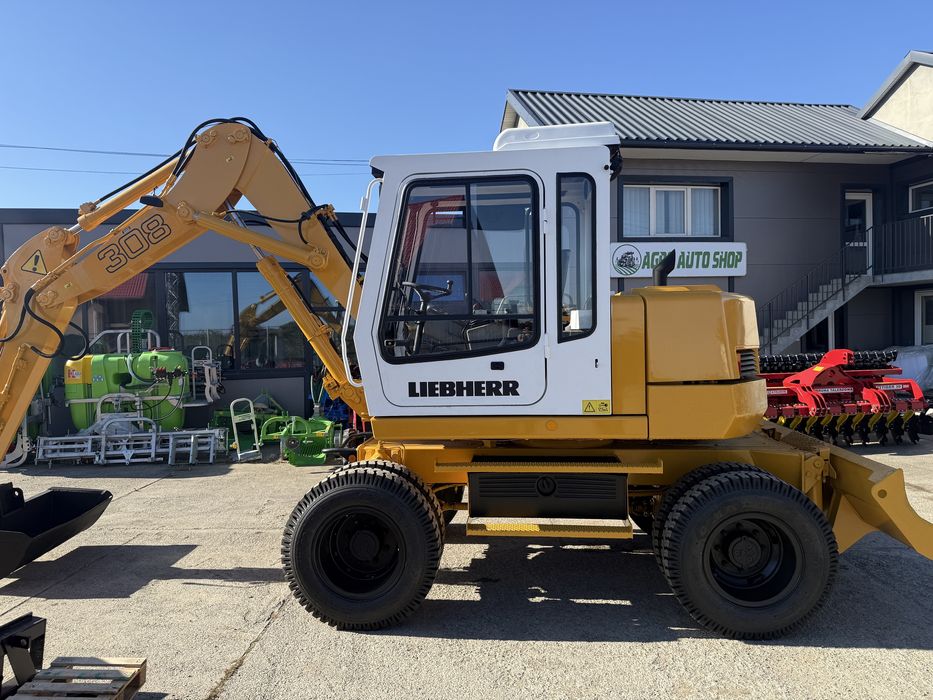 Excavator Liebherr A 308 recent adus