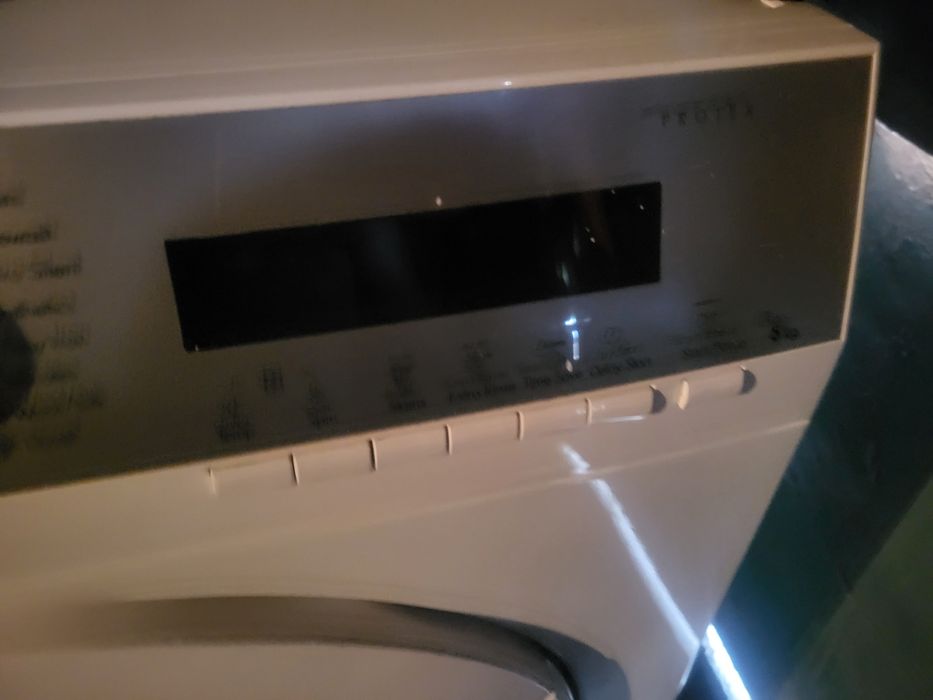 Продавам Пералня AEG