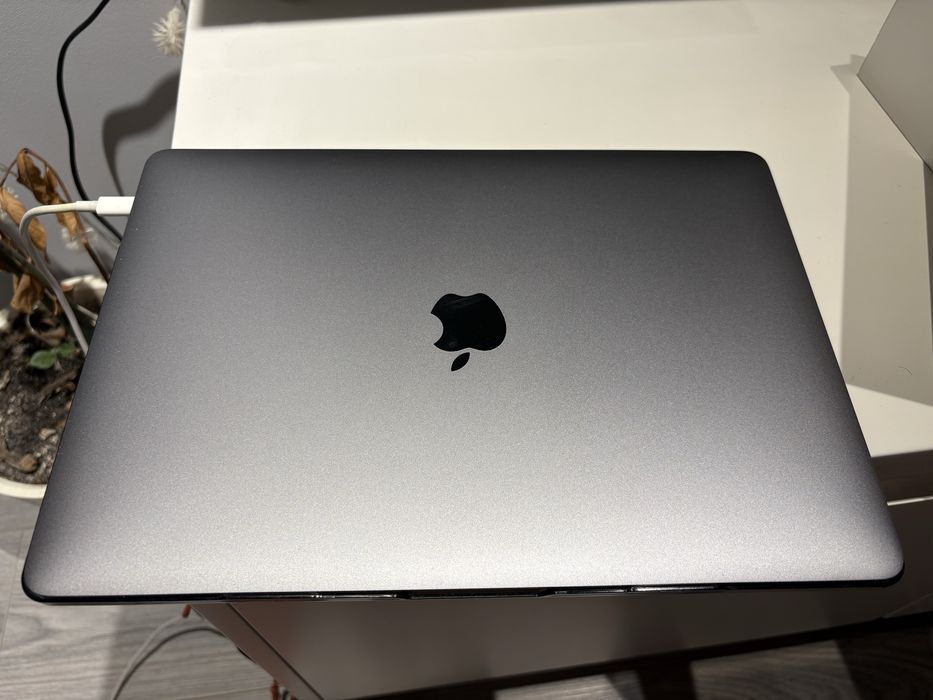 MacBook PRO Intel core i5 2019