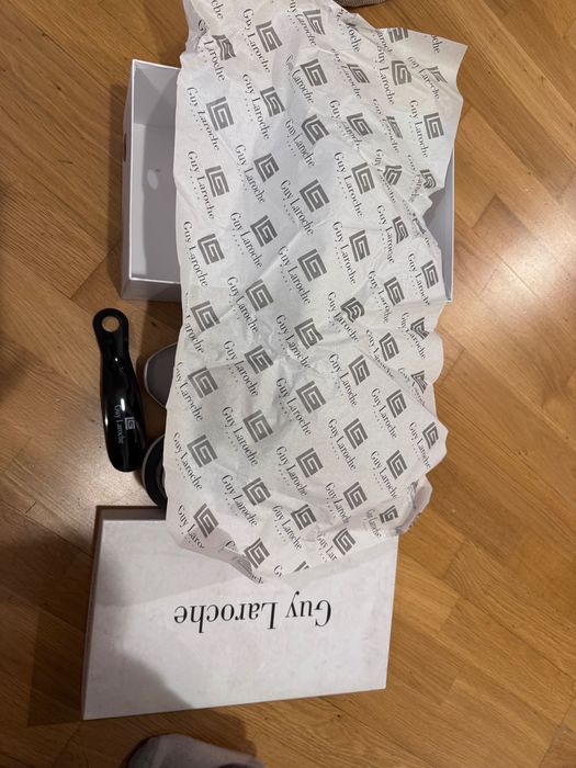 Pantofi Guy Laroche