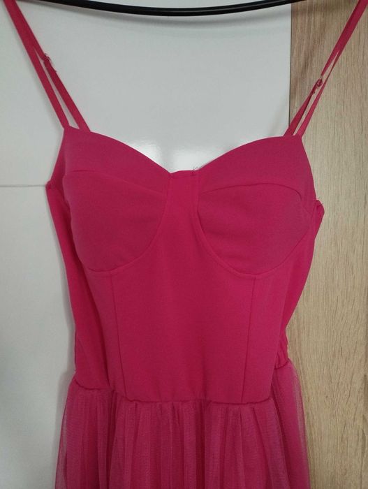 Дамска цикламена рокля с тюл