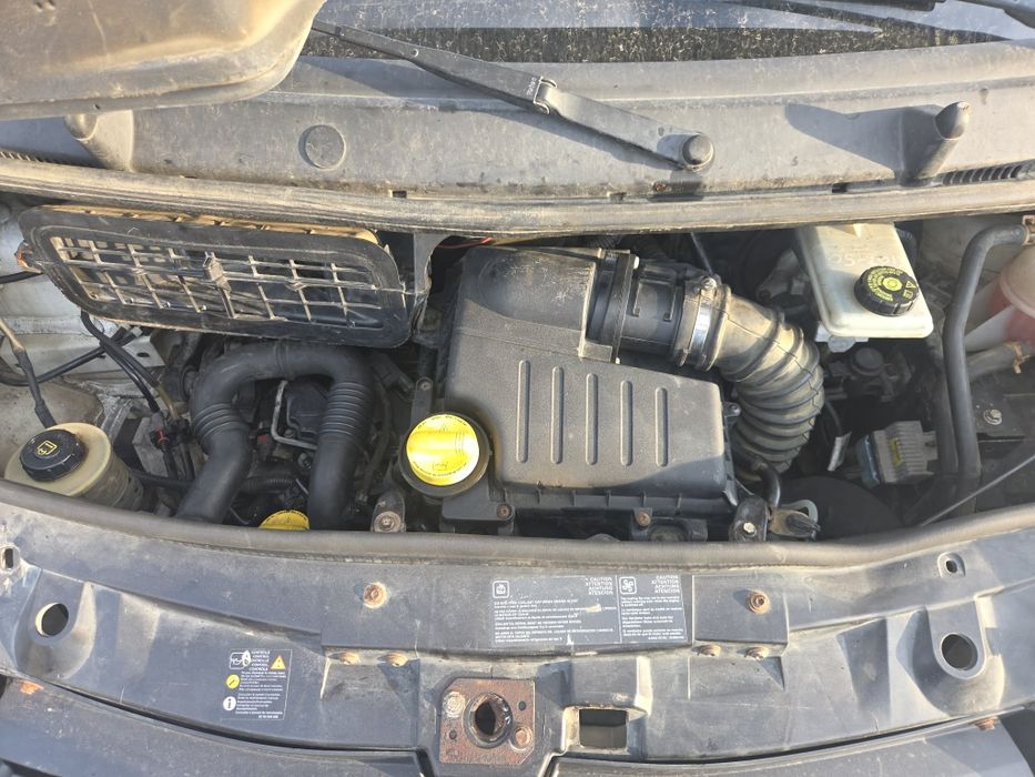 Renault Trafic 2.0 cu 3 locuri anul 2009 115 cp