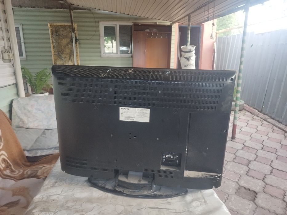 Телевизор 30дюймов