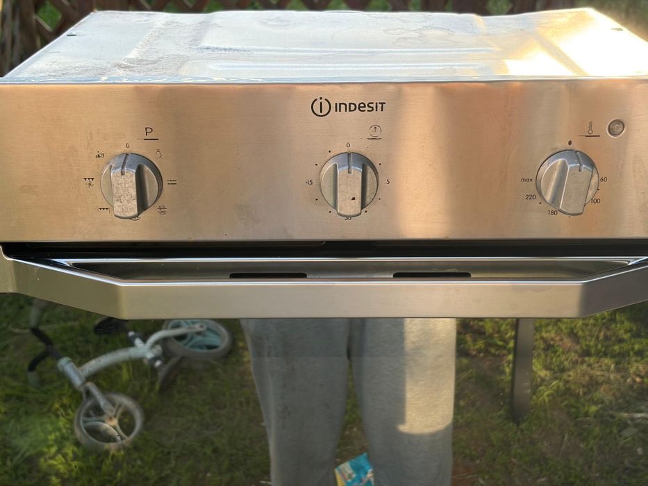 Духовка INDESIT,