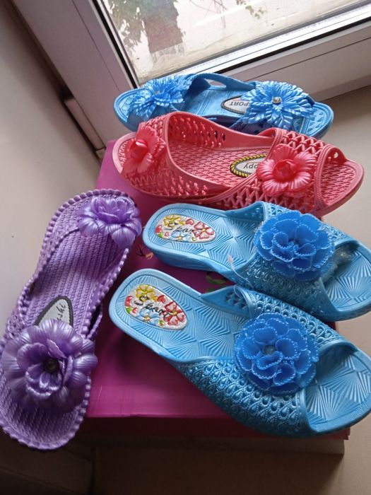 Продам детские шлепки