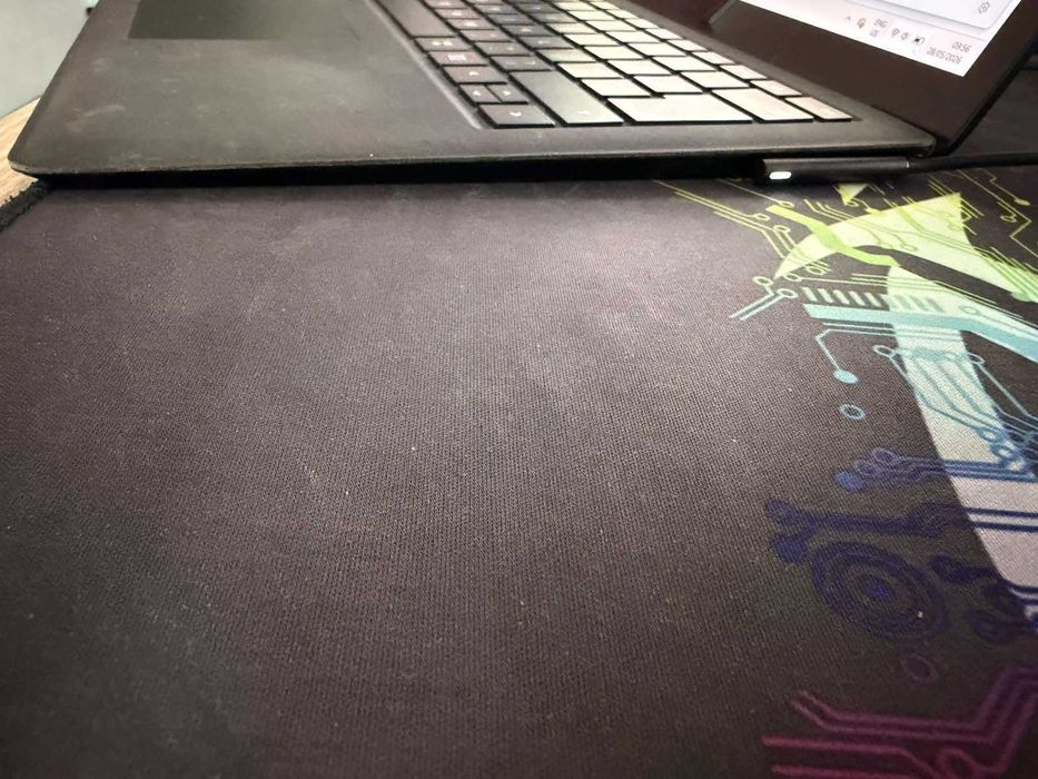 Microsoft Surface Laptop 2 i5-8250U 1.6 GHz (1.80 GHz), 8GB RAM, Windows 11 Home