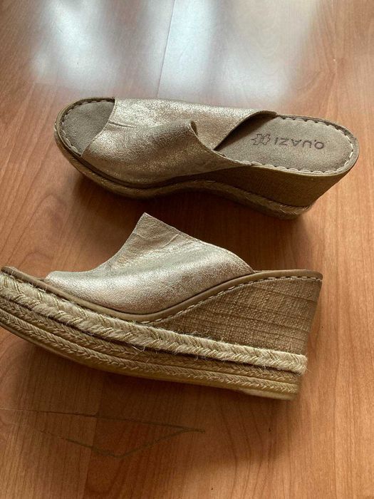 Дамски летни чехли от естествена кожа с висок удобен ток.