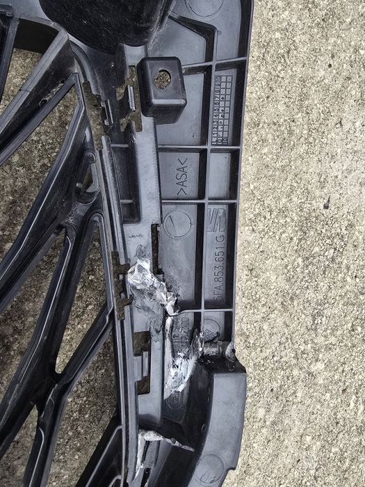 радяторна решетка LEON 4