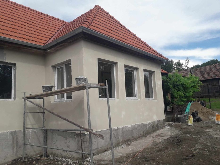 Casa la rosu ,zidarie fundati ,garduri Reparații acoperise  de la A-Z