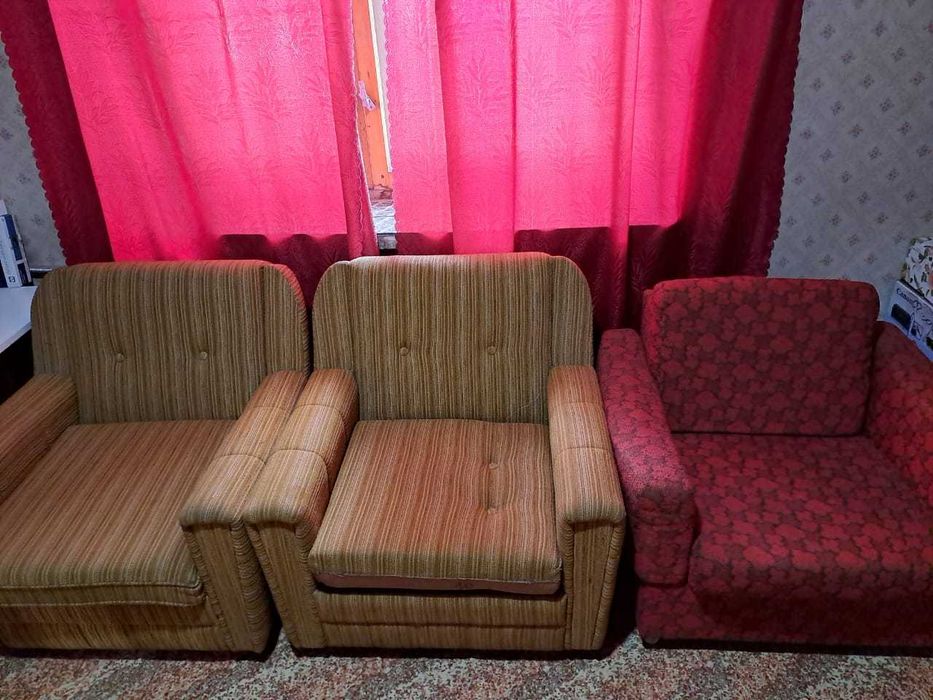 Стулья  советского производства  ,кресла , шкаф и другое