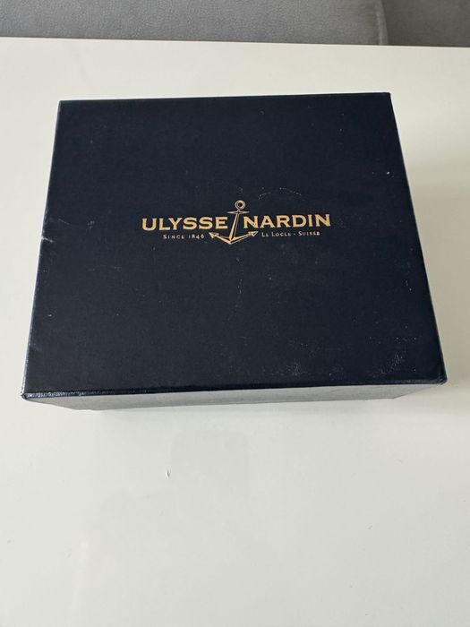 Злато и стомана  Ulysse Nardin Maxi Marine Rose Gold