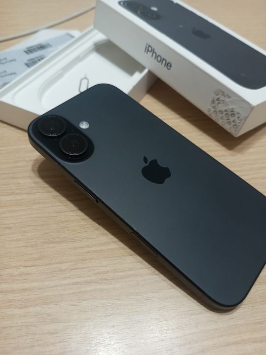 Продам iPhone 16/256