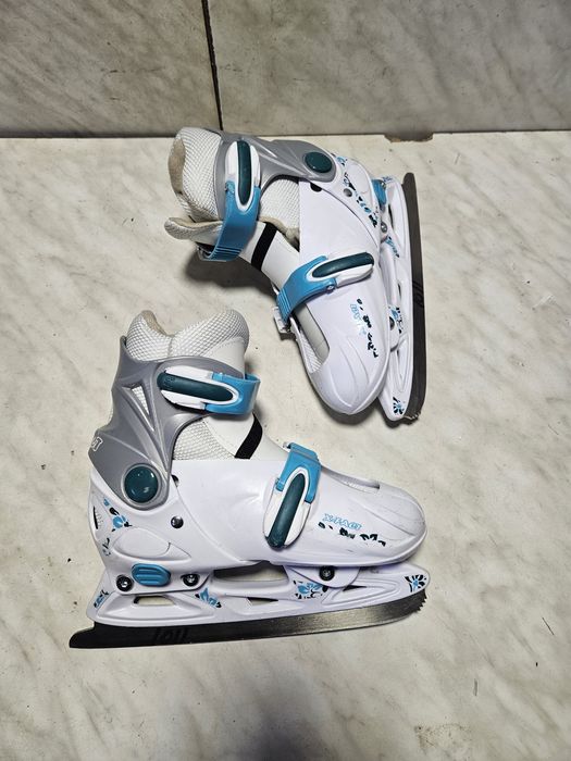 Patine 1011 gheata reglabile   marime 31-32-33-34 .