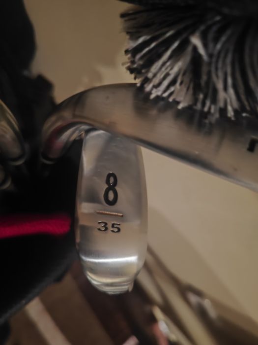 Комплекта е чисто нов стикове и обувки  .размер на обувките 44  Продавам отличен комплект за голф на една от най-добрите марки в света – Cleveland Go