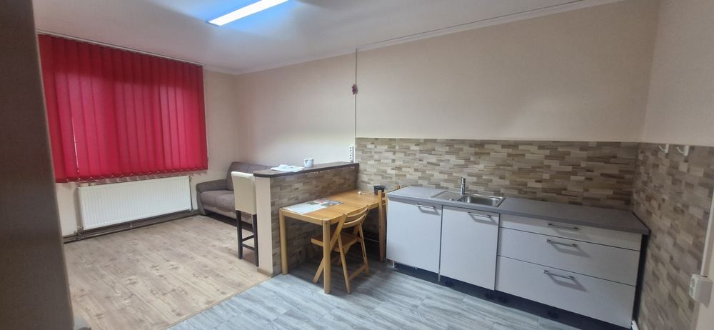 Inchiriez apartament 3 camere parter