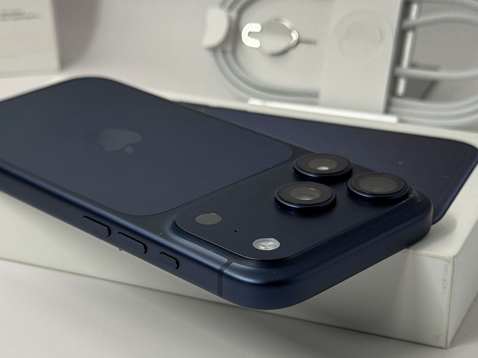 iPhone 17 Pro, 256GB, Blue, 99% батерия, КАТО НОВ, 2г. ГАРАНЦИЯ!