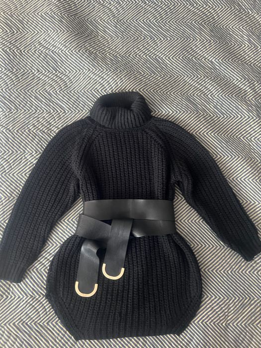 Дамски топли пуловери.