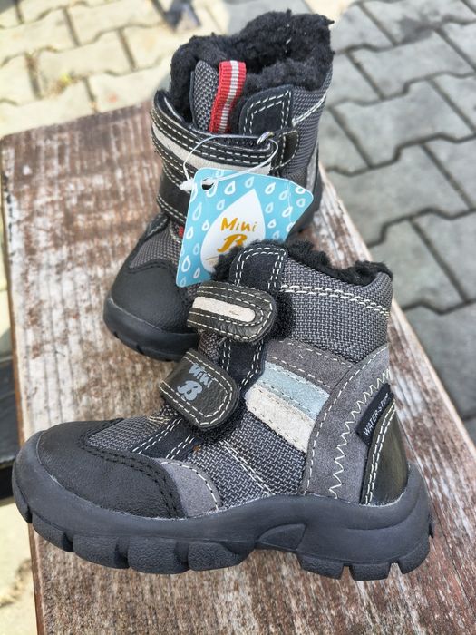 Ghete iarna mărime 20/piele/îmblănite/Noi