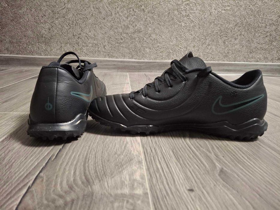 Стуножки за футбол Nike Legend 10 Club TF 41 номер!!!